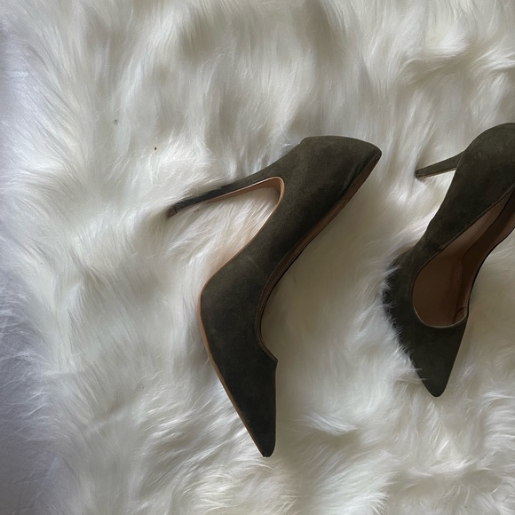 Heels - Picture 3 of 3